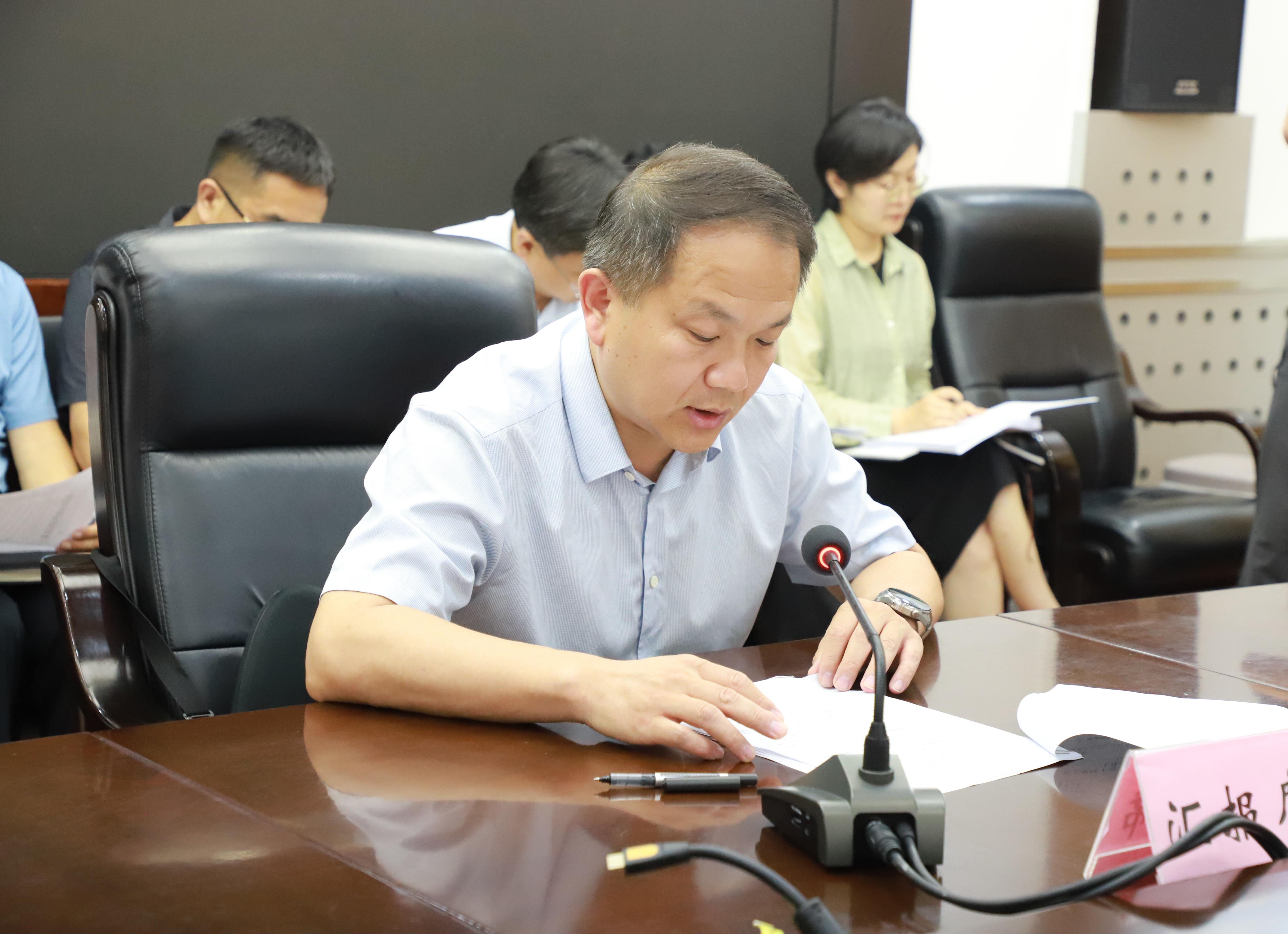 许振（政府办）.jpg